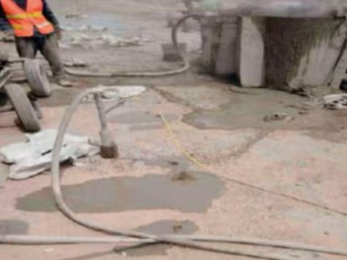 鄢陵水泥混凝土路面板底注浆技术 路面脱空注浆整治方案